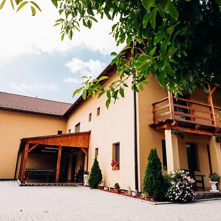 Iris 2 Bed & Breakfast เปรอิด ภายนอก รูปภาพ