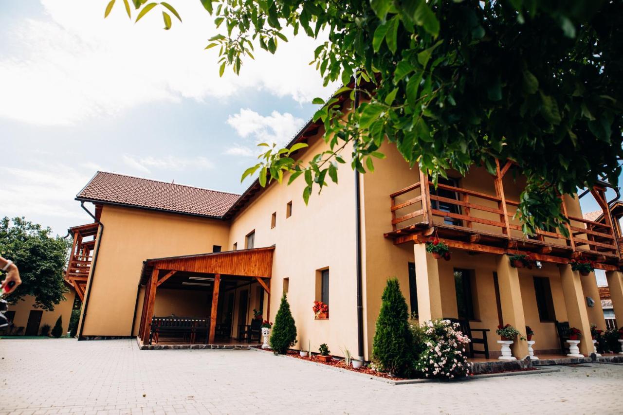 Iris 2 Bed & Breakfast เปรอิด ภายนอก รูปภาพ