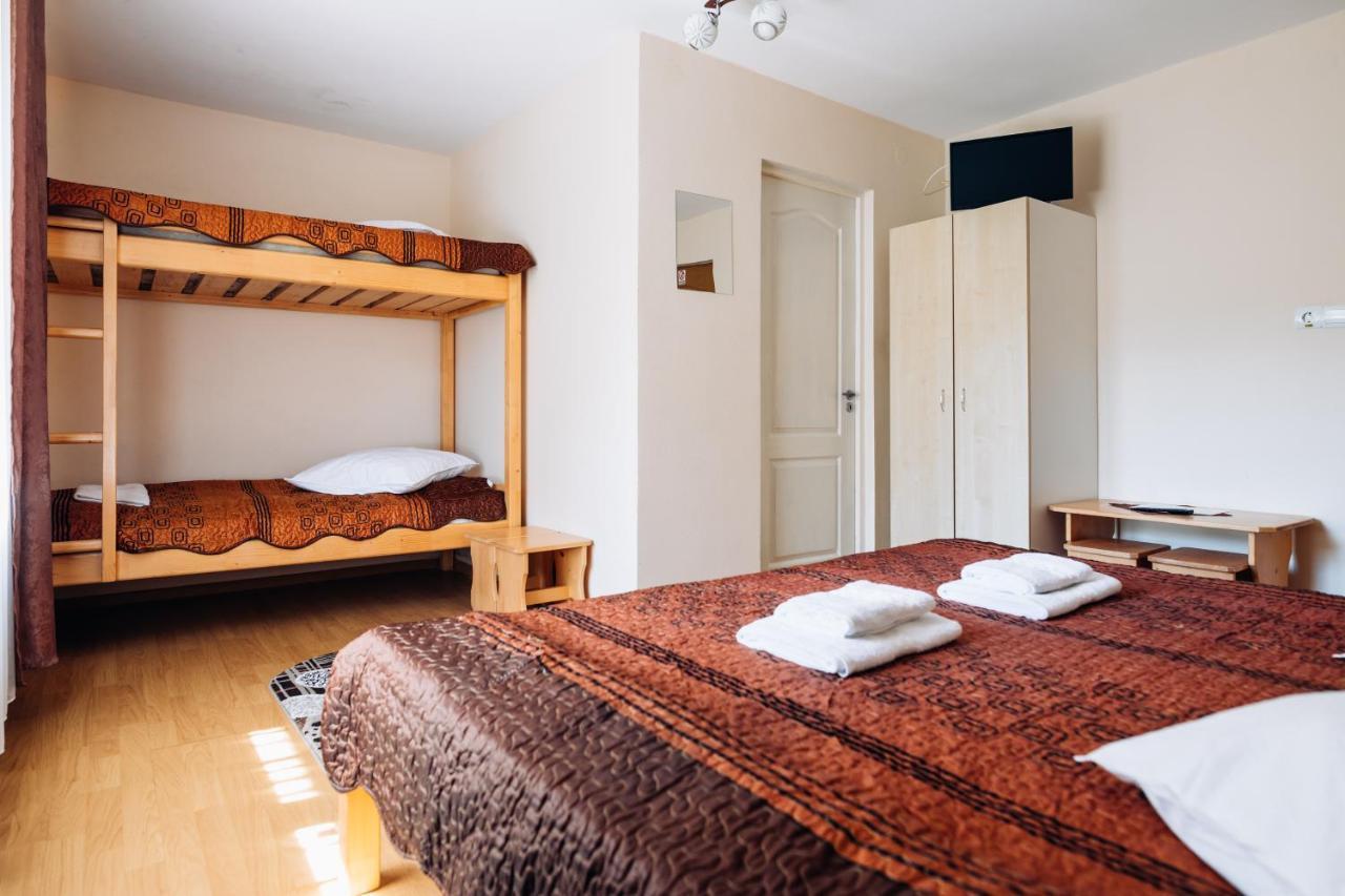 Iris 2 Bed & Breakfast เปรอิด ภายนอก รูปภาพ