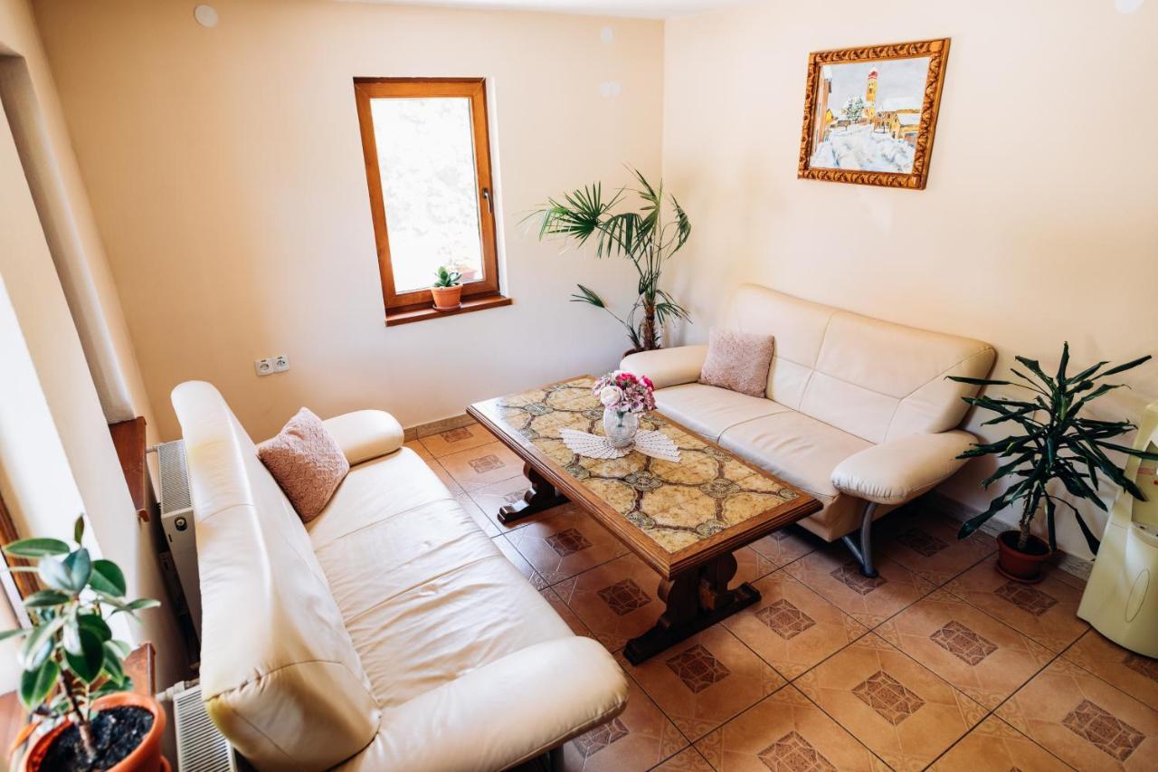 Iris 2 Bed & Breakfast เปรอิด ภายนอก รูปภาพ